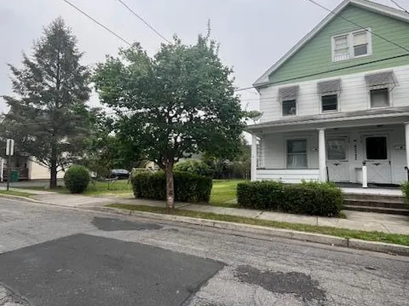 198 Grove St, East Stroudsburg, PA 18301