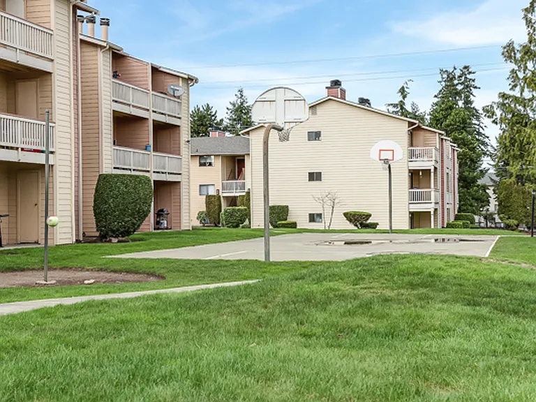 Crystal Springs Apartments — Photo 37