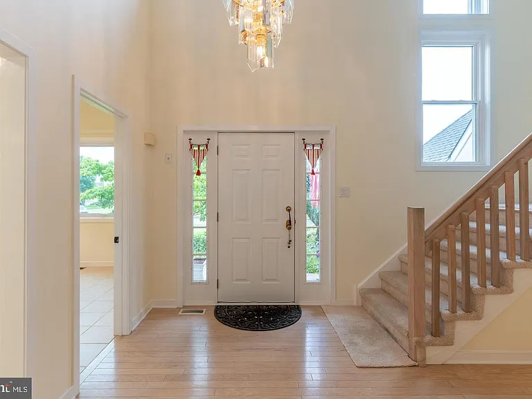 56 W Windrose Dr — Photo 5