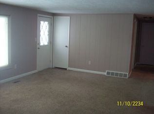 106 Pioneer Ave, Waterford, MI 48328