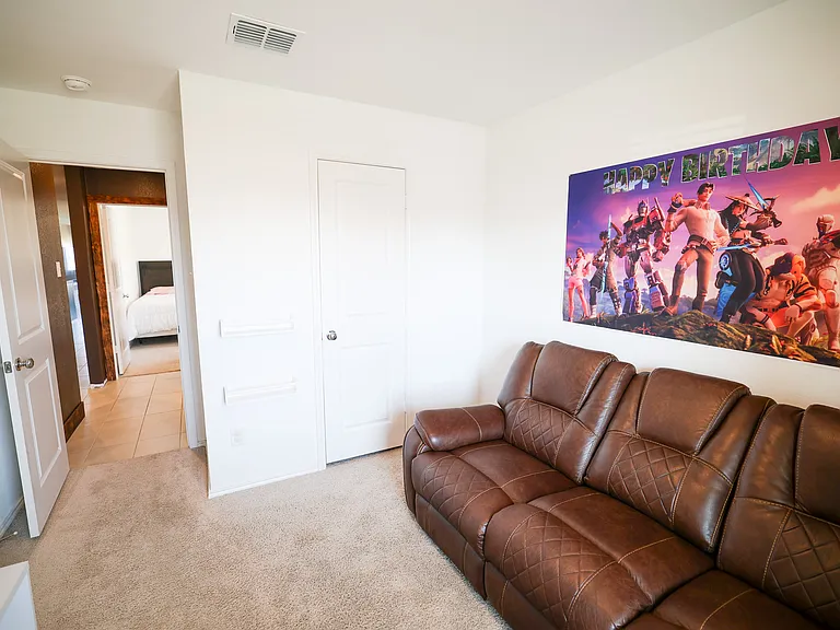 1361 Beach Dr — Photo 10