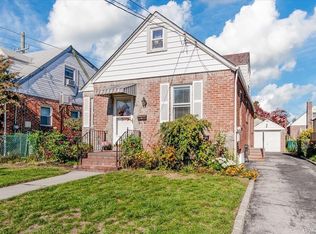 215 Ridge Ave, Valley Stream, NY 11581