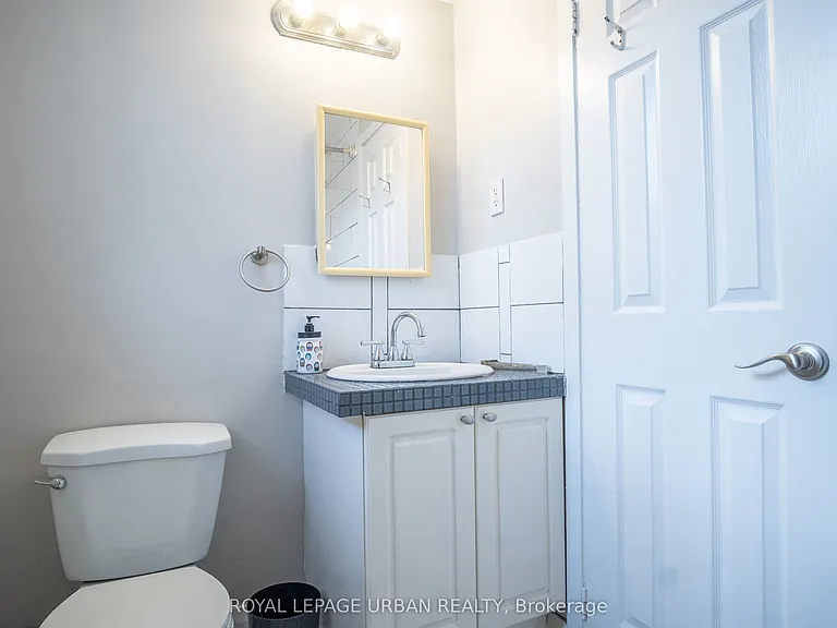 636 Danforth Ave #2 — Photo 16