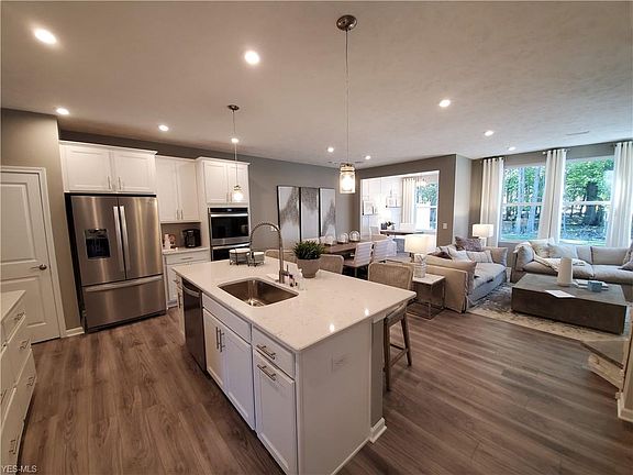 2nd image of 841 Bayberry Ct