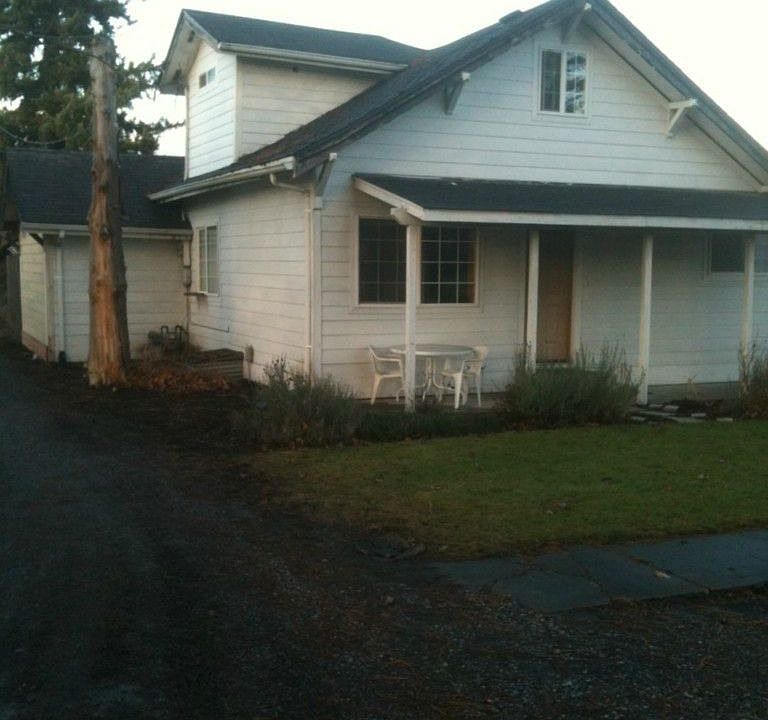 1st image of 211 N Pioneer St