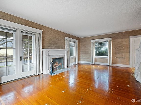 3rd image of 945 University Street