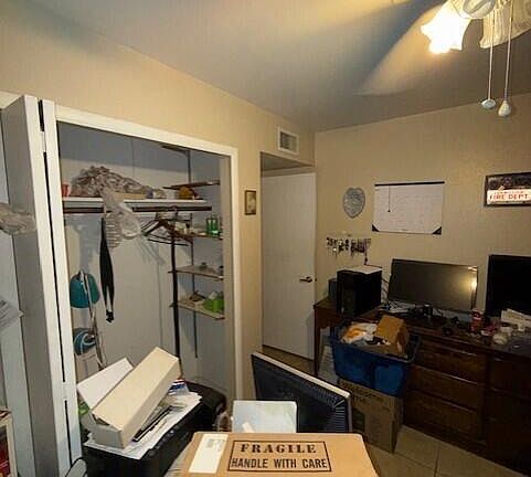 5th image of 136 Acoma Blvd N