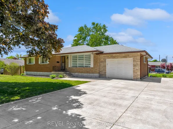 5 Armour Dr, Welland, ON L3C 2N7