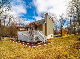 129 Sandstone Dr, Dingmans Ferry, PA 18328