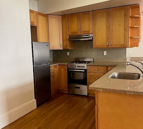 3rd image of 887 Bush St #307