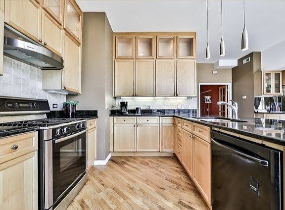 5th image of 2251 W Saint Paul Ave APT 4E