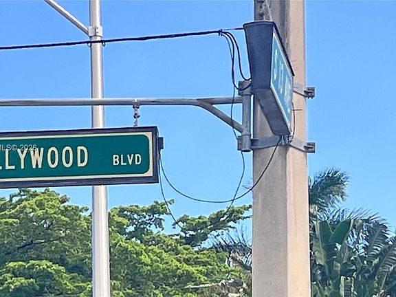 3rd image of 1031 Hollywood Blvd