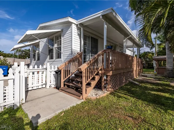 5698 Meadowlark Ln, Bokeelia, FL 33922