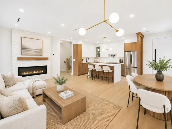 901 Edgar Ave #103, Coquitlam, BC V3K 2K1