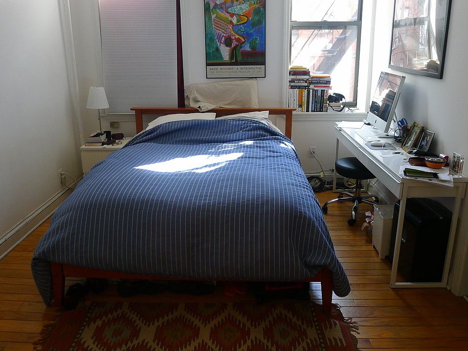 2nd image of 421 E 9th St APT 1A