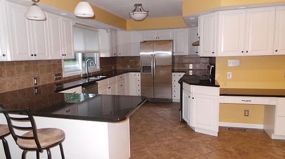 4th image of 2329 Stoner Dr W
