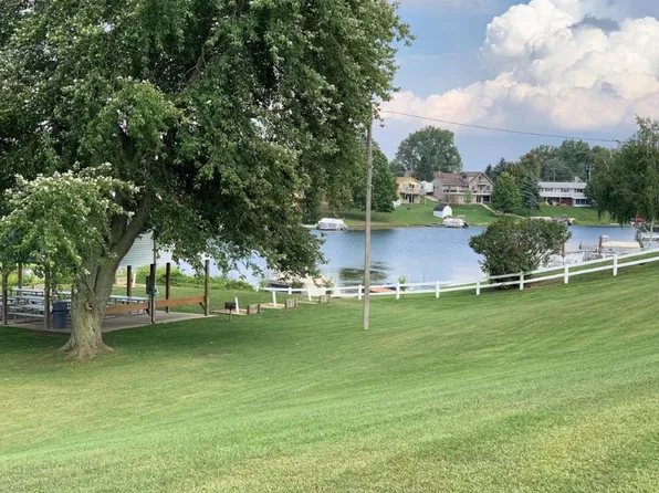 10619-10615 Emerald Dr, Cement City, MI 49233