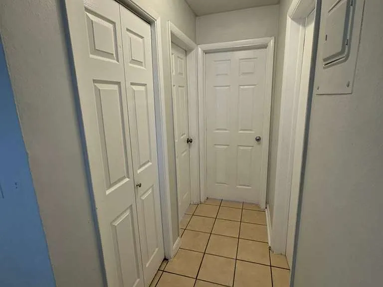 325 NW 15th St #3 — Photo 5