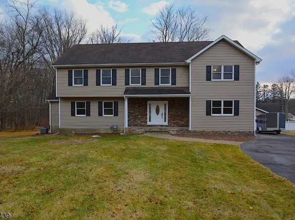 6 Ferrous Ct, Chester Boro, NJ 07930