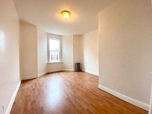 1st image of 3155 Villa Ave Floor 3