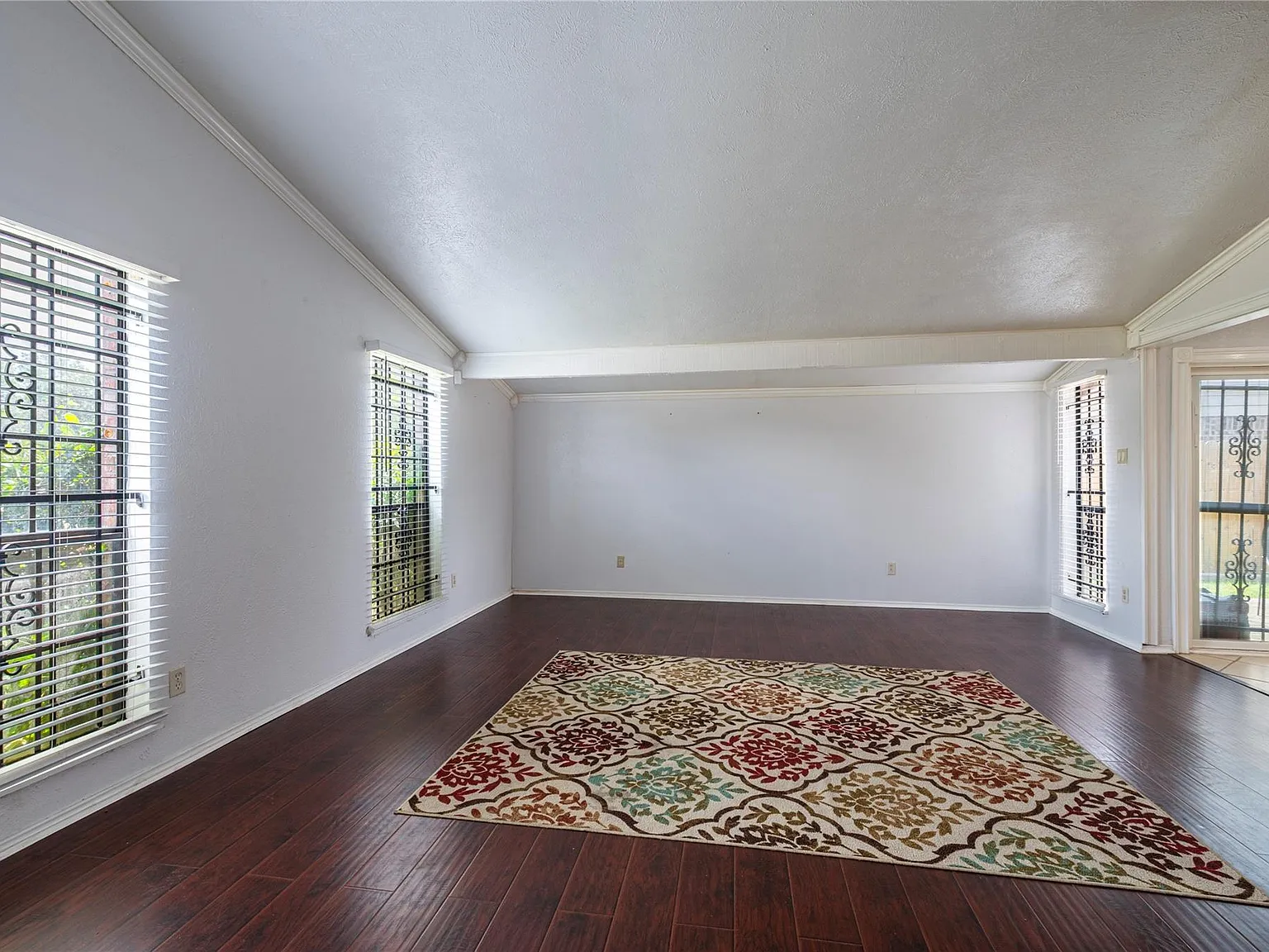3 bed, 2.0 bath, 1596 sqft, $1,900 — Photo 4
