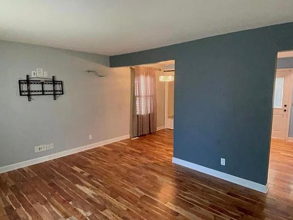 3rd image of 9452 Minerva Ave