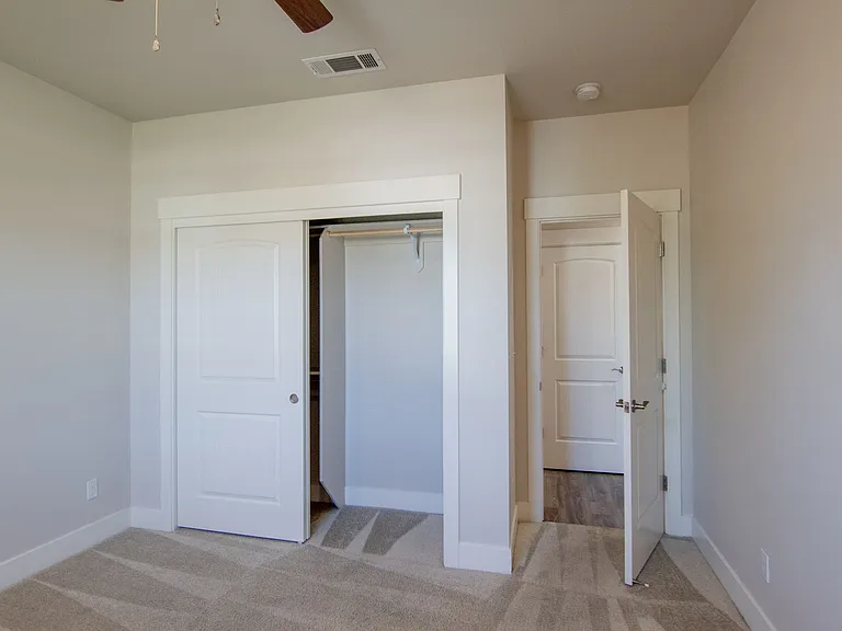 6073 Fallworth Dr — Photo 16