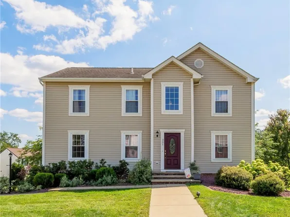 301 Skylark Dr, Coraopolis, PA 15108