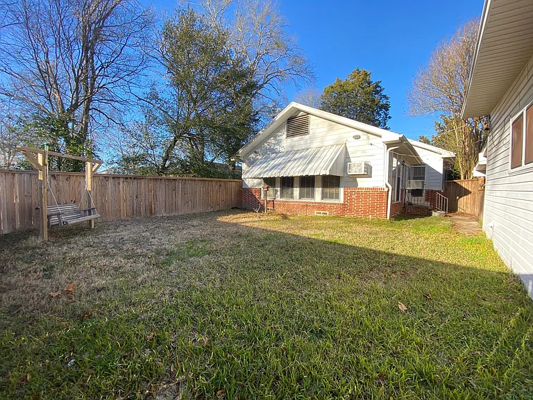 1629 W Broad St — Photo 14