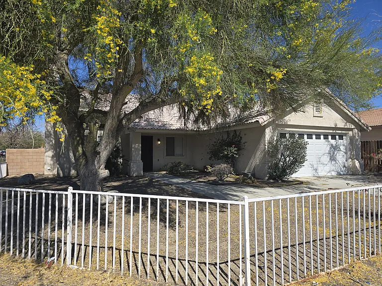 13987 El Cajon Dr — Photo 2