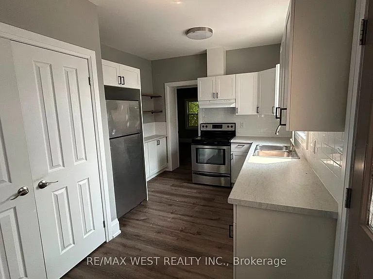 16 Albert St N #1 — Photo 2