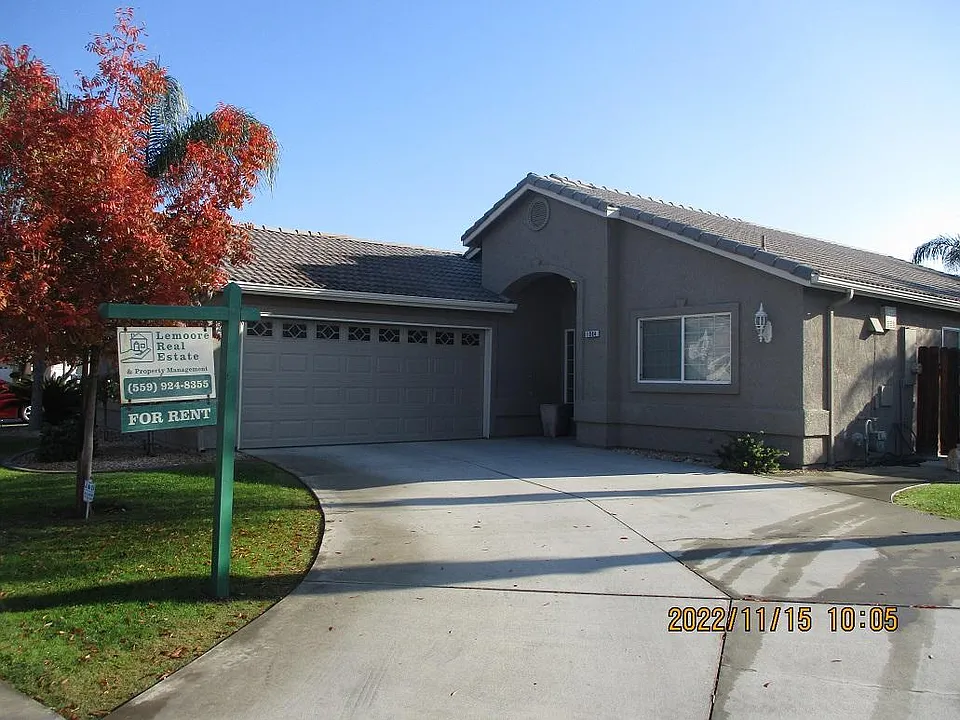 1084 Golf Ave