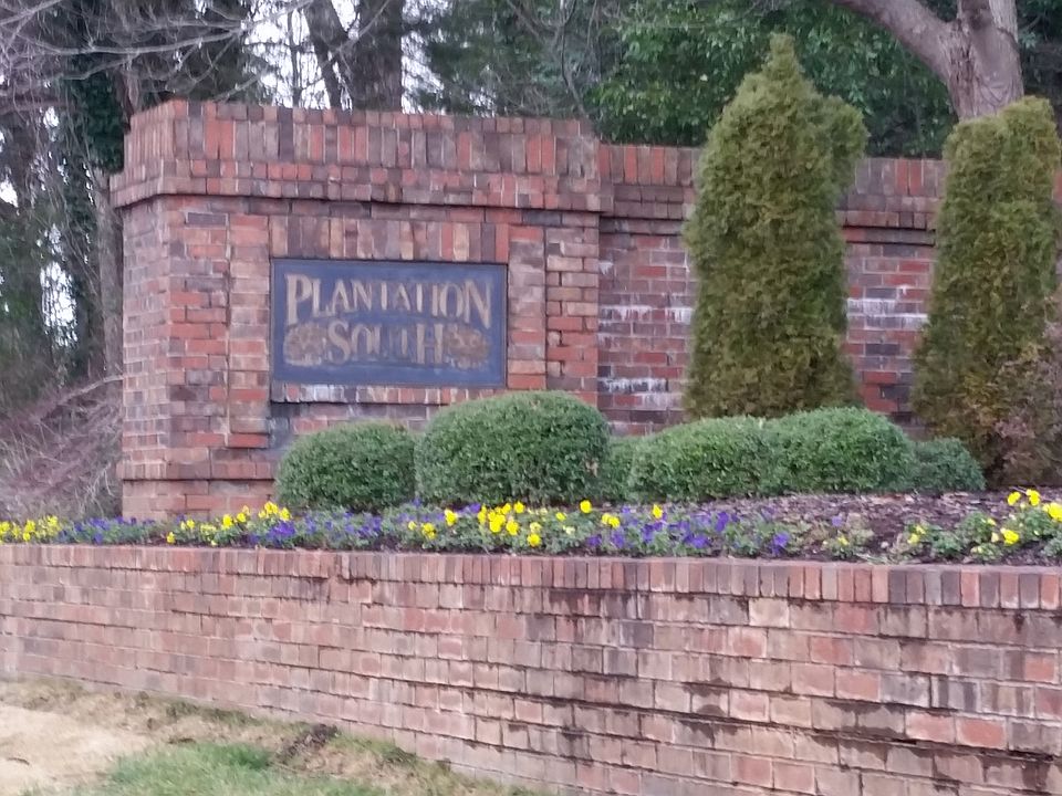 1st image of 2057 Woodlawn Dr SW