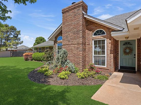 2nd image of 901 N Towne Cir