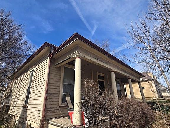2nd image of 1618 Main St