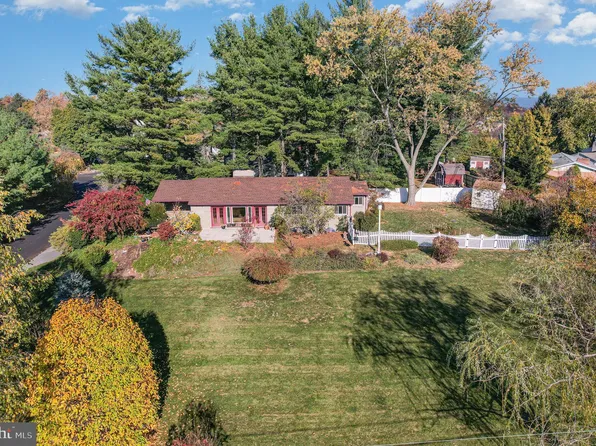 8 Frances Dr, Harrisburg, PA 17109