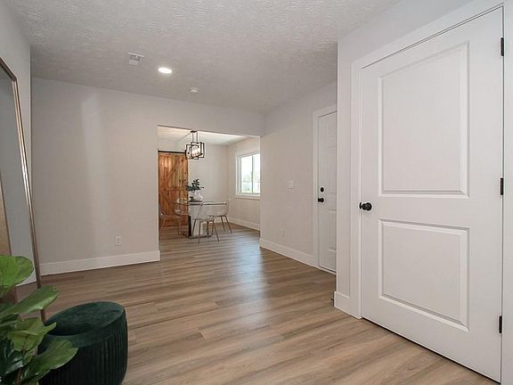 4th image of 7359 Denny Dr