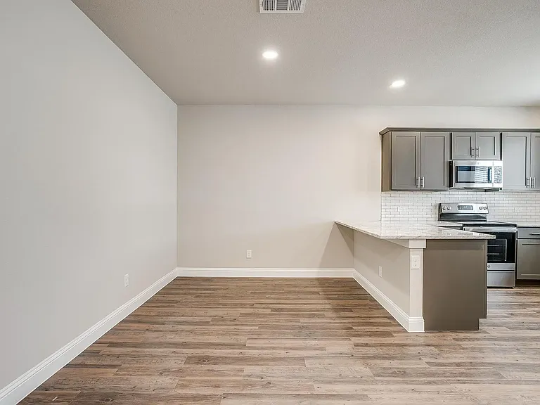 Stone Lake Townhomes — Photo 11