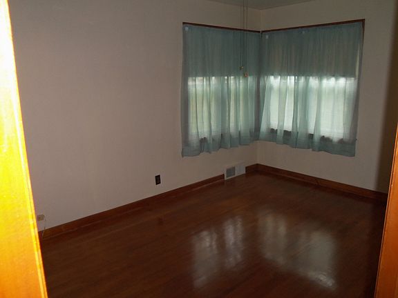 3rd image of 216 S Jackson St