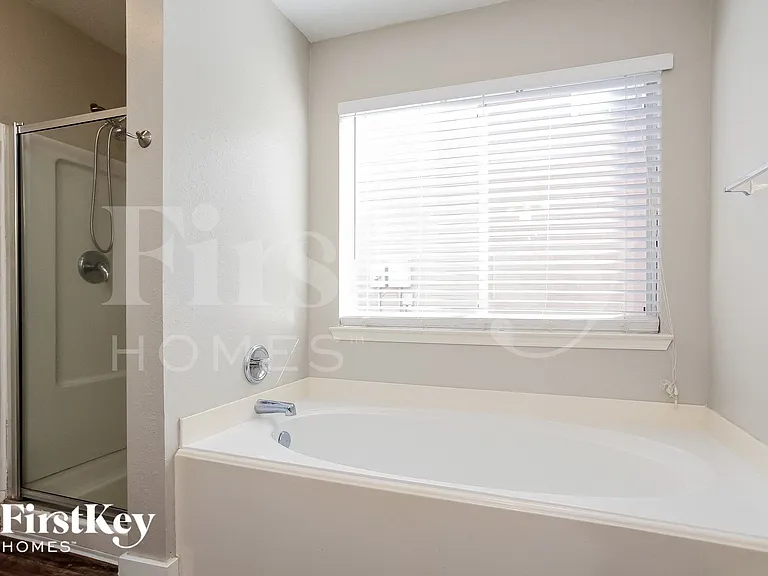 19214 Spruce Bough Ln — Photo 8