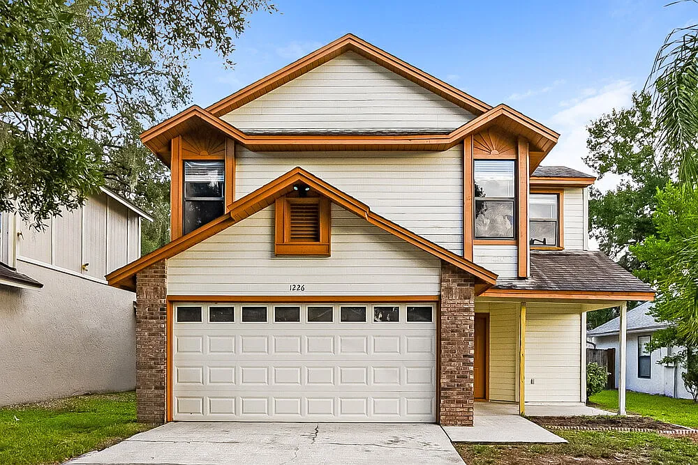 3 bed, 2.5 bath, 1640 sqft, $2,430 — Photo 1