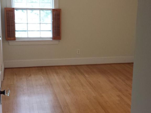 3rd image of 204 B Lewis St