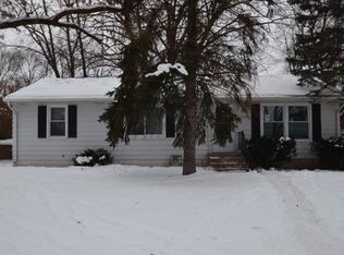 2473 Churchill St, Roseville, MN 55113