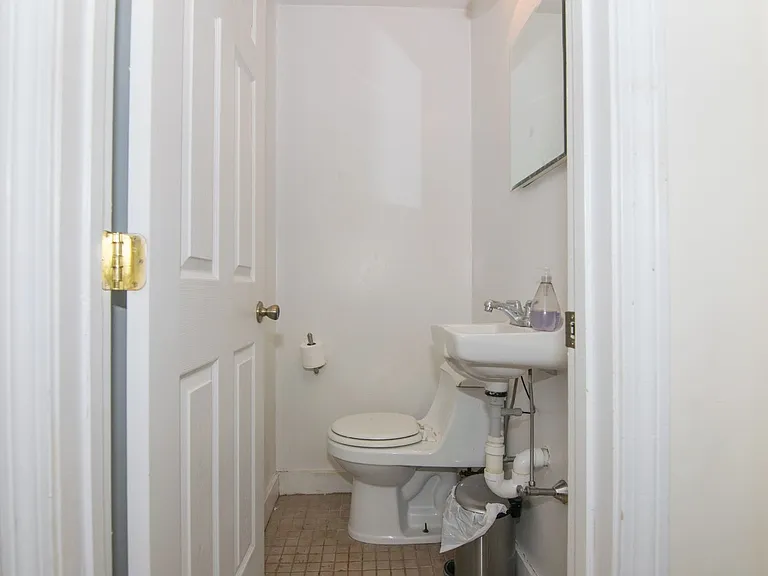 70 Egmont St #1 — Photo 9