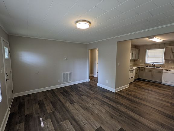 4th image of 213 E Weatherspoon St #A