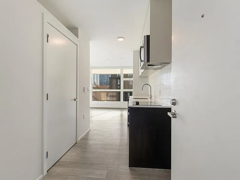 722 E Pike St — Photo 56