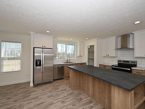 3rd image of 599 Loop Circle