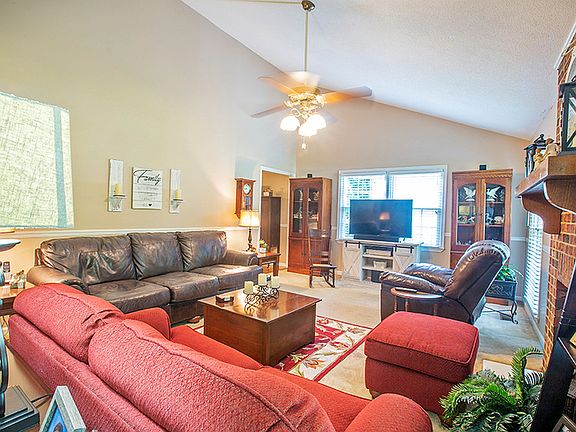 2nd image of 113 Cypress Holw