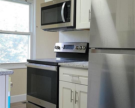 5th image of 1170 Spruce Dr