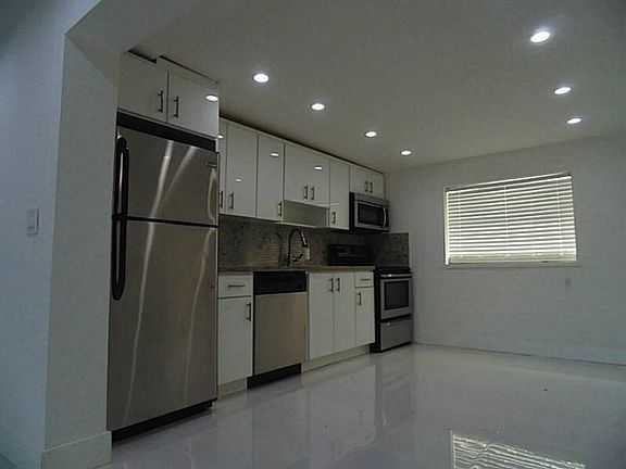 5th image of 5806 Hope St